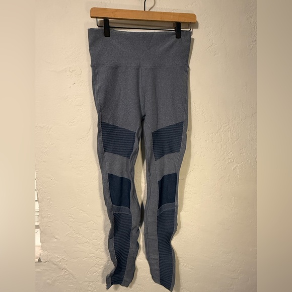 Alo Yoga High Waisted Moto Leggings Dark Storm Gray large - Picture 3 of 10